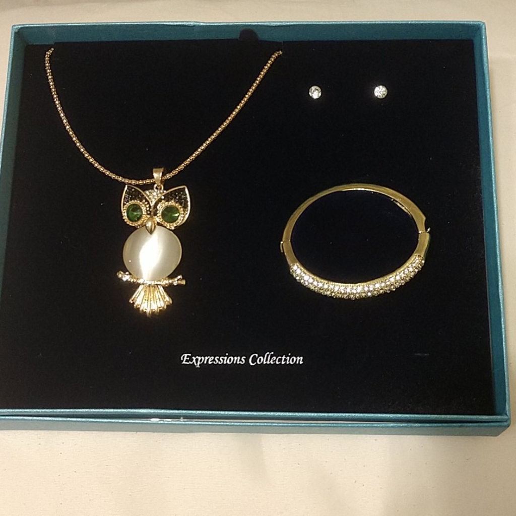 Bella Perlina Expressions Collection Owl Set 29$